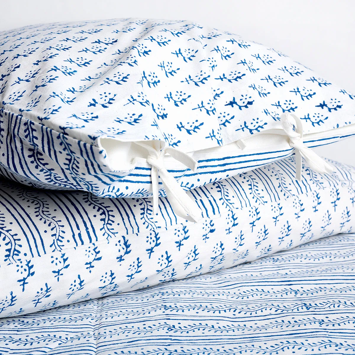 Tilonia® Twin Duvet Set - Centipede Stripe & Sprig in Blue